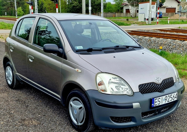 Toyota Yaris cena 9900 przebieg: 80000, rok produkcji 2004 z Sieradz małe 301